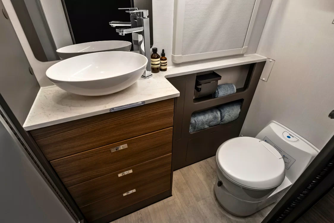 motorhome-bathroom